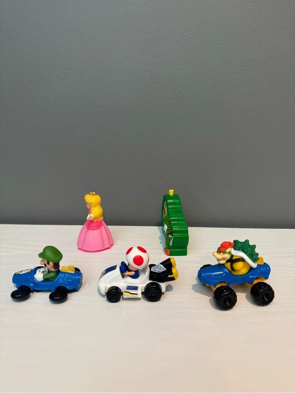 Nintendo Mario Mini Figures and Princess Peach Toy Set - Pink & Green